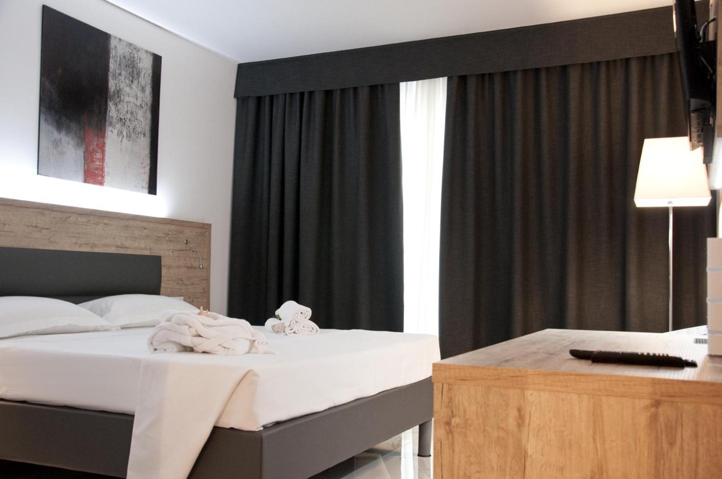 Ambruosi Village Resort & Spa Massignano Bagian luar foto