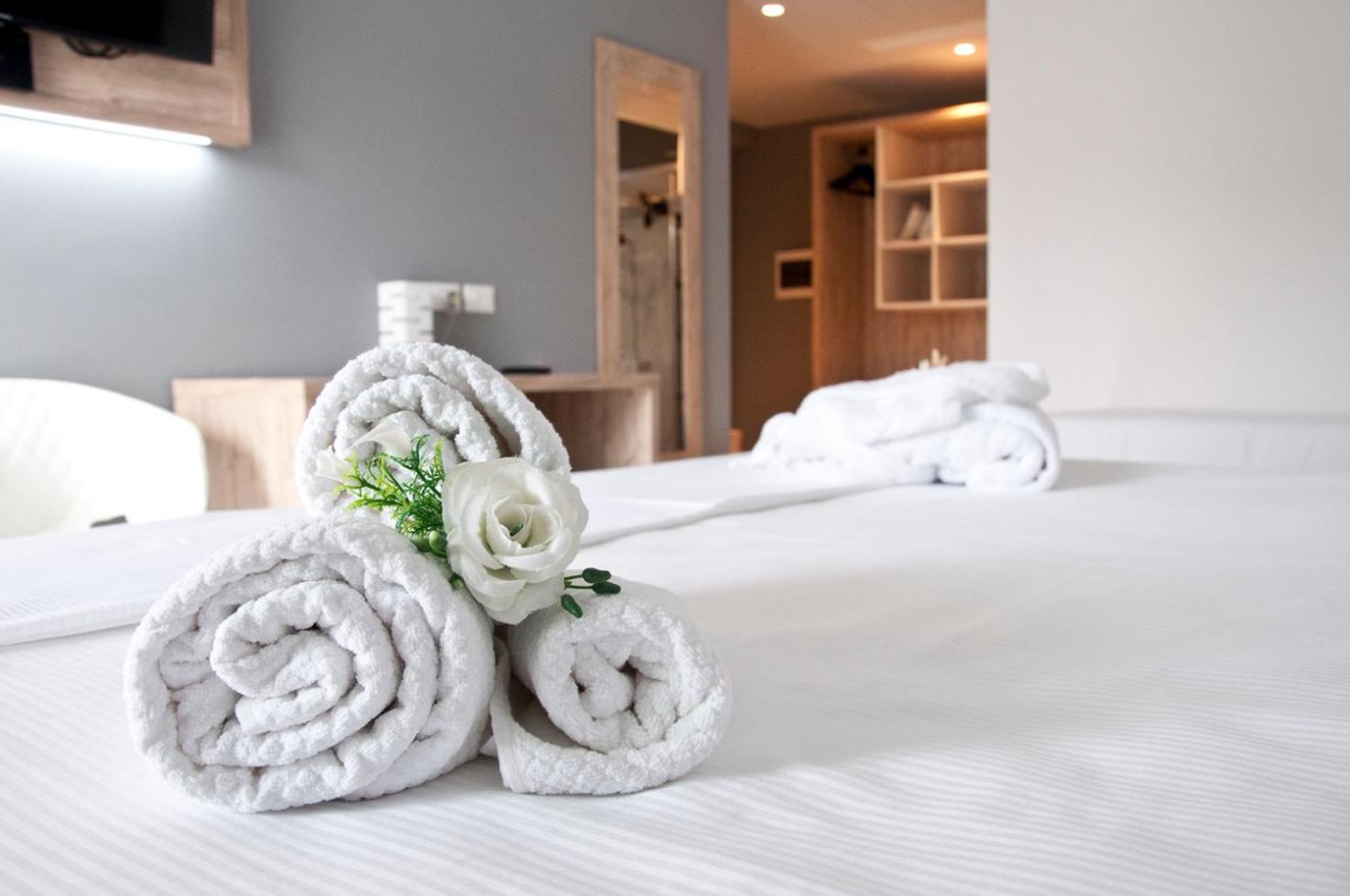 Ambruosi Village Resort & Spa Massignano Bagian luar foto
