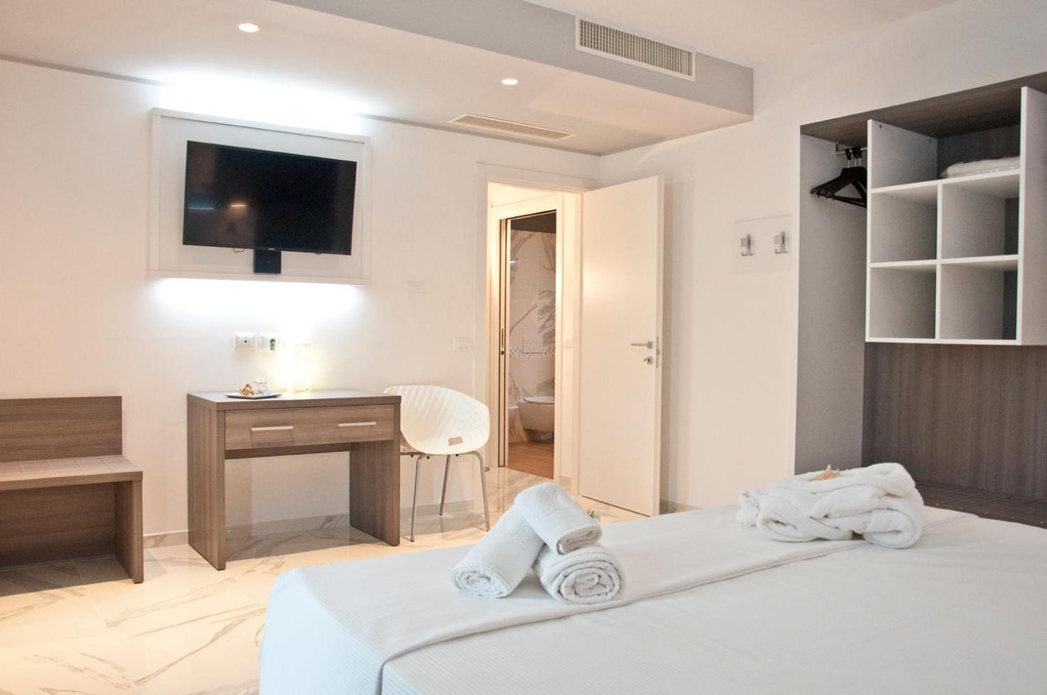 Ambruosi Village Resort & Spa Massignano Bagian luar foto