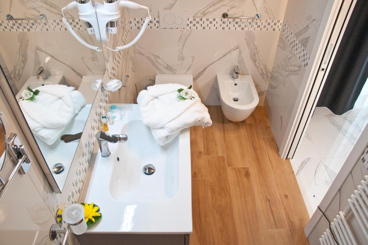 Ambruosi Village Resort & Spa Massignano Bagian luar foto