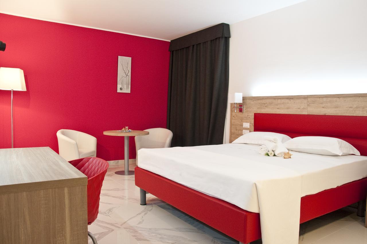 Ambruosi Village Resort & Spa Massignano Bagian luar foto