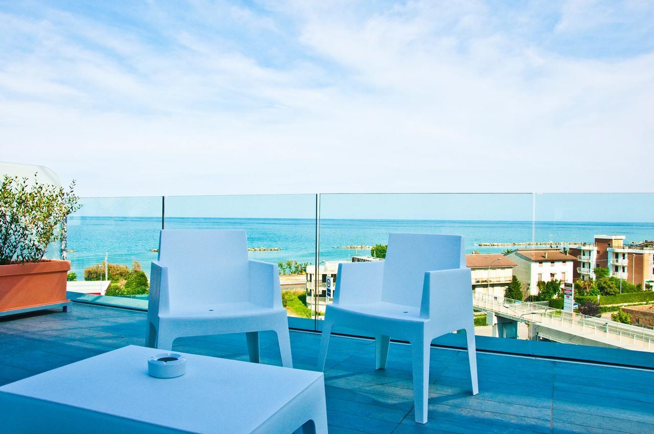 Ambruosi Village Resort & Spa Massignano Bagian luar foto