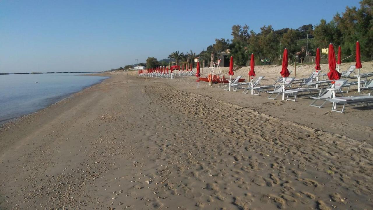 Ambruosi Village Resort & Spa Massignano Bagian luar foto