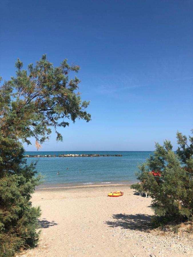 Ambruosi Village Resort & Spa Massignano Bagian luar foto