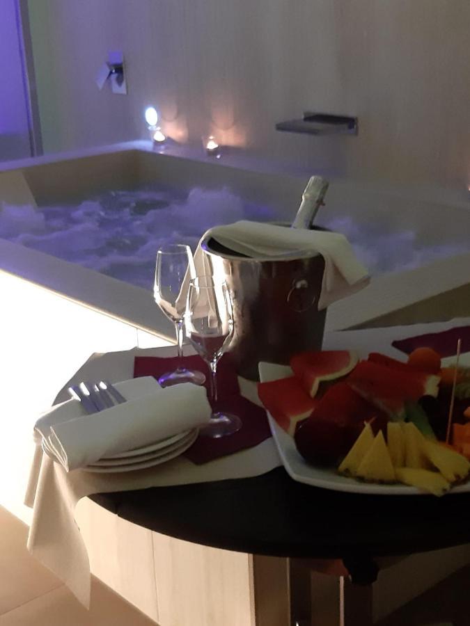 Ambruosi Village Resort & Spa Massignano Bagian luar foto