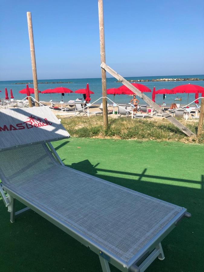 Ambruosi Village Resort & Spa Massignano Bagian luar foto